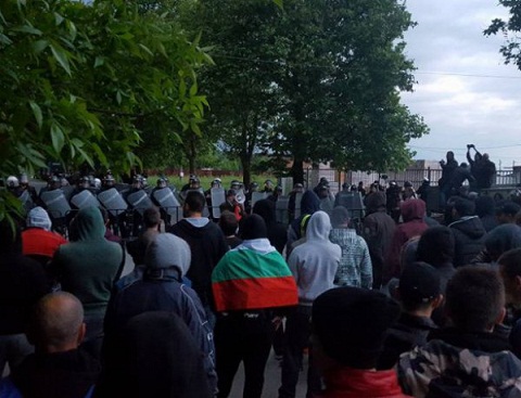 Вижте лицето на Циганинът, който е крещял „Убийте българите, да се знае кой командва тук” !