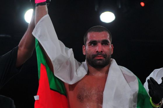 Багата е новият световен шампион по MMA (видео)
