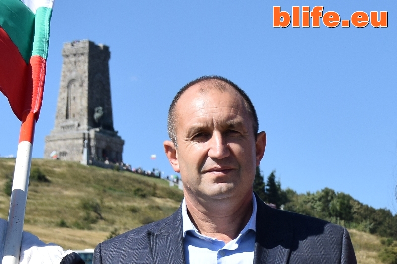Румен Радев не е само кандидат, той е ГЕРОЙ! Вижте ВИДЕОТО!