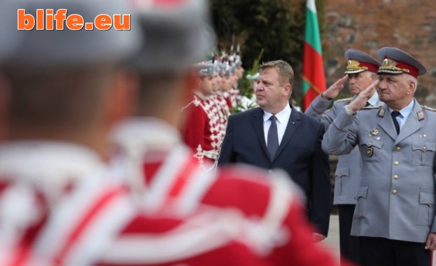 Половината българи не биха се сражавали за родинатаСтефан Пройнов