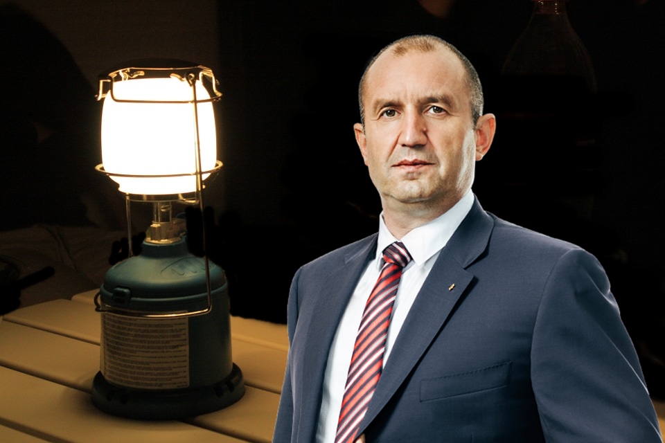 Защо Радев говори за светлината