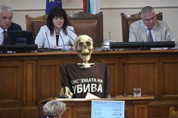 Живот в лъжа