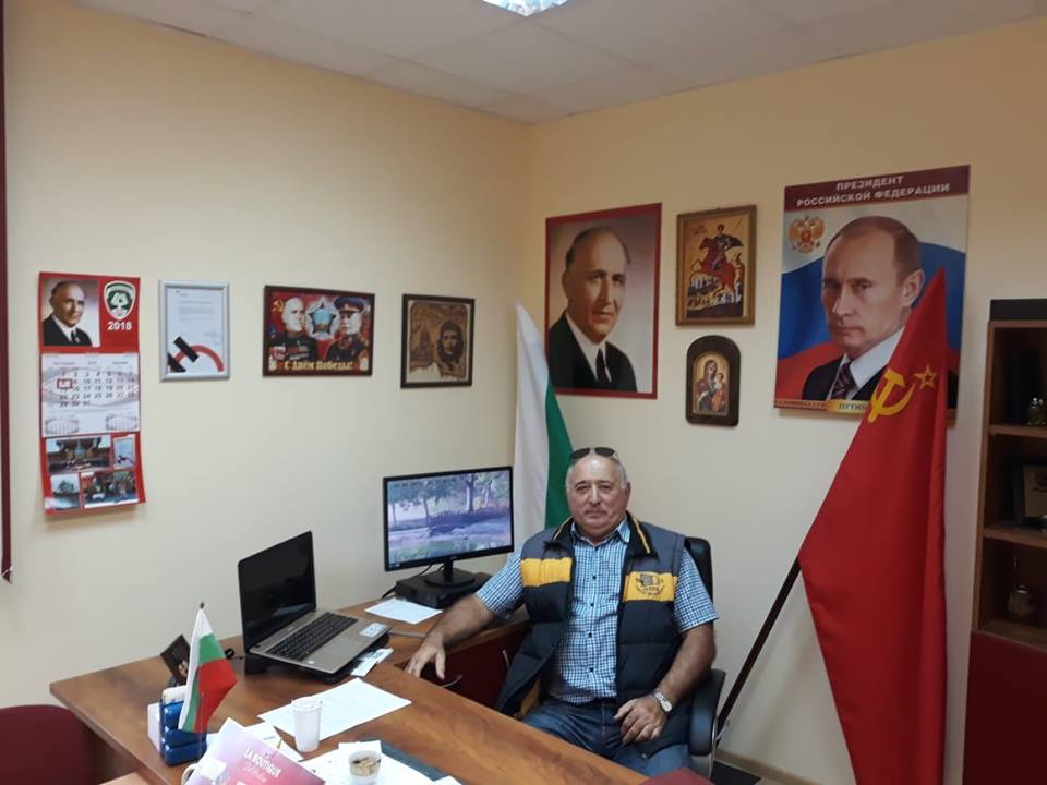 Един българин помоли Дядо Коледа да изджаска премиера отзад