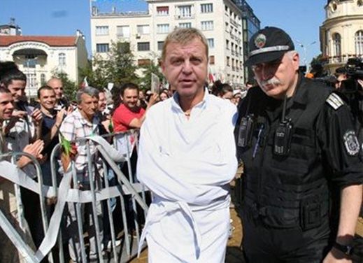 Някой да озапти войводата