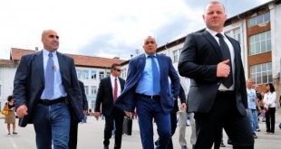 Борисов е много страхлив и винаги се оправдава с някого „еми те поръчаха, аз не съм виновен, той Пеевски и Доган са там поръчителите“.
